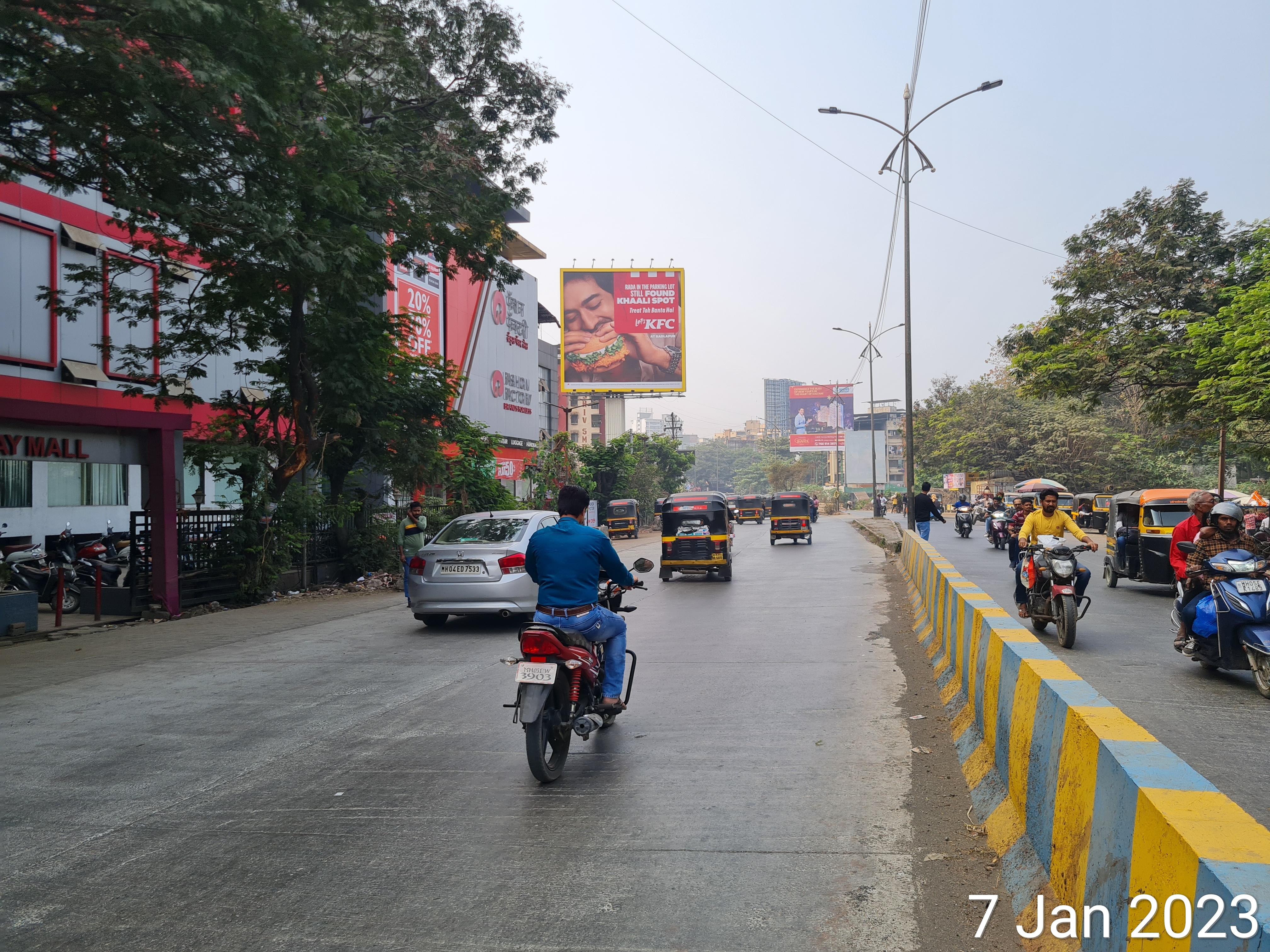  Kalyan Patri bridge LHS Saryoday Mall hoarding